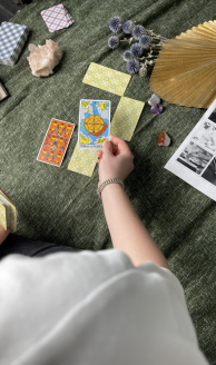 Una guía paso a paso para realizar una lectura de tarot básica para un amigo o para ti mismo