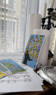 Cómo leer las cartas del Tarot: tu aventura en adivinación revelada