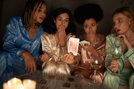 Cómo prepararse para una lectura de tarot: revelando la mística de los rituales [es] post image