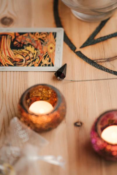 Cómo desbloquear la brújula de la moralidad: navegar con integridad la ética de la lectura del tarot [es] post image