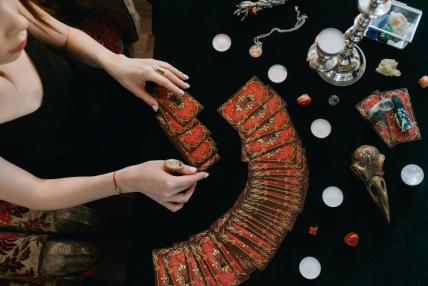Cómo leer una tirada de tarot de tres cartas [es] post image
